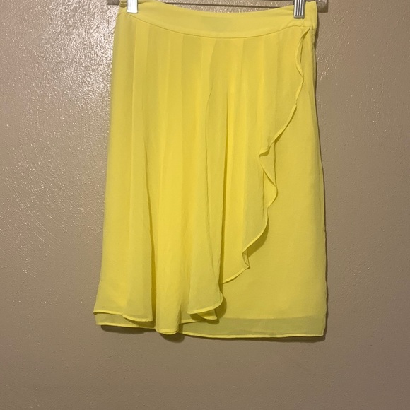 H&M Dresses & Skirts - H&M size 2 yellow ruffled skirt NWT